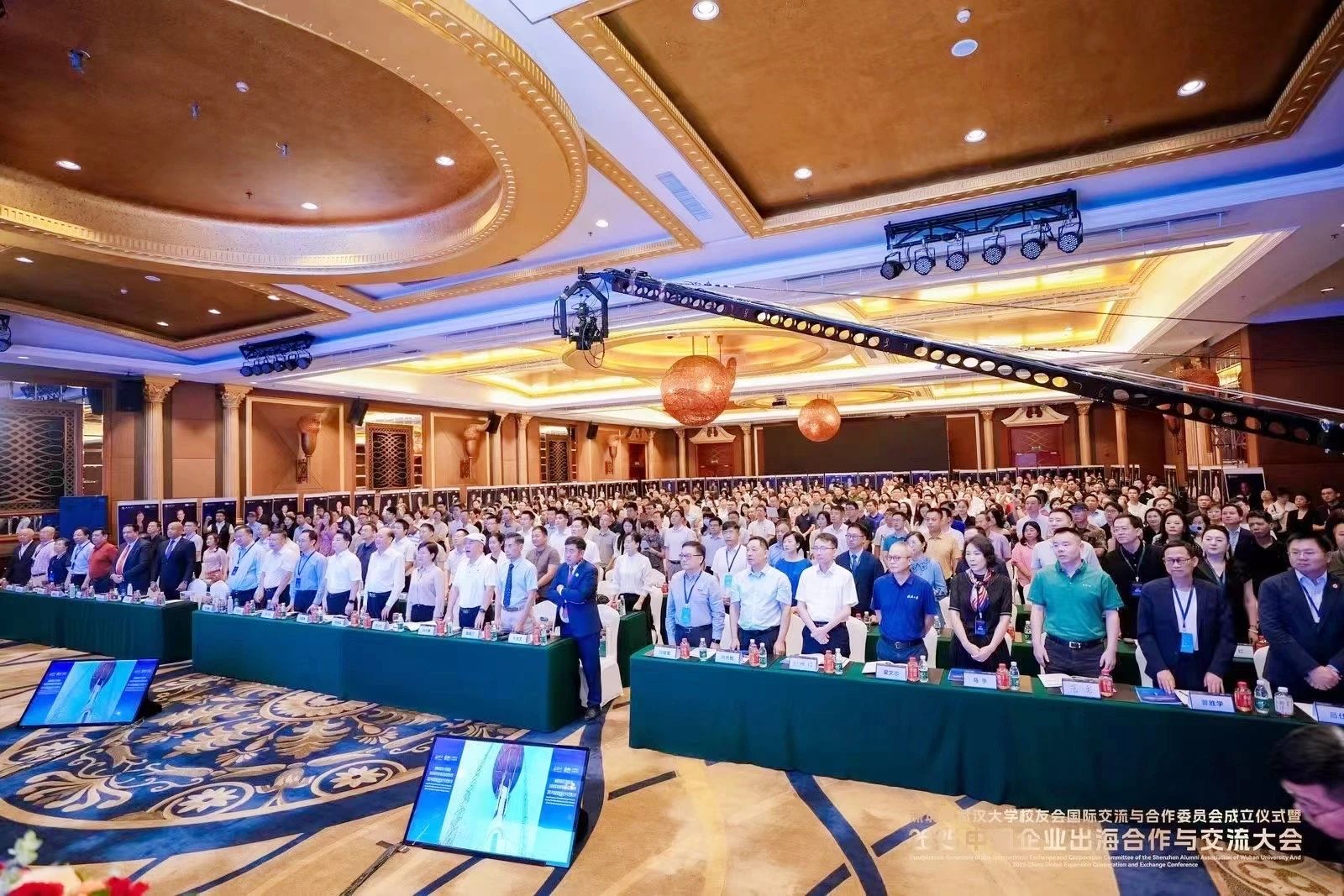 2025年6月21日，由世貿通集團總冠名並承辦的「2025中國企業出海合作與交流大會」在深圳成功舉行!這是一場中國企業走向世界的盛會，千名企業家齊聚一堂，共話企業出海新機遇。世貿通傾情贊助本次大會，為盛會的成功舉辦做出了重要貢獻，廣受好評!